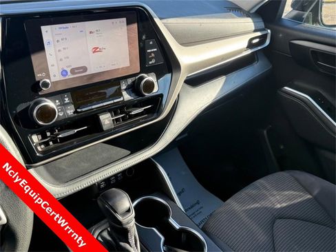 Used 2023 Toyota Highlander L image 25