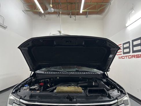 Used 2019 Ford Expedition XLT w/ Equipment Group 202A AWD/4WD image 4