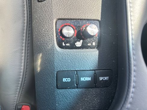 Used 2015 Toyota Avalon XLE image 8