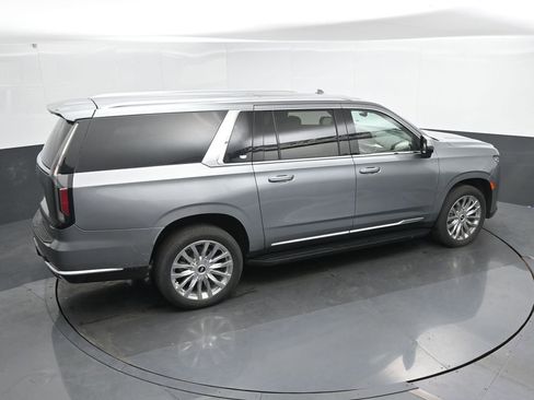 Used 2023 Cadillac Escalade ESV Premium Luxury image 39