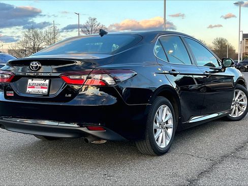Used 2023 Toyota Camry LE image 12