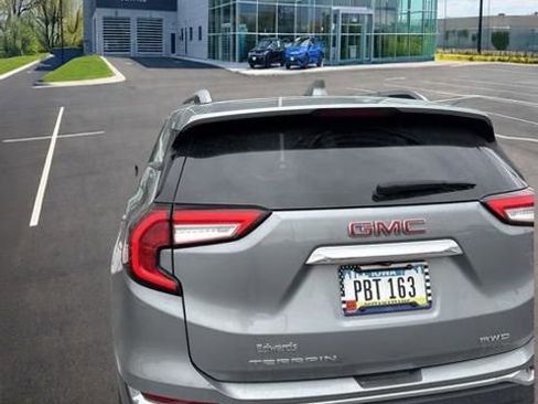 Used 2023 GMC Terrain SLT AWD/4WD image 11
