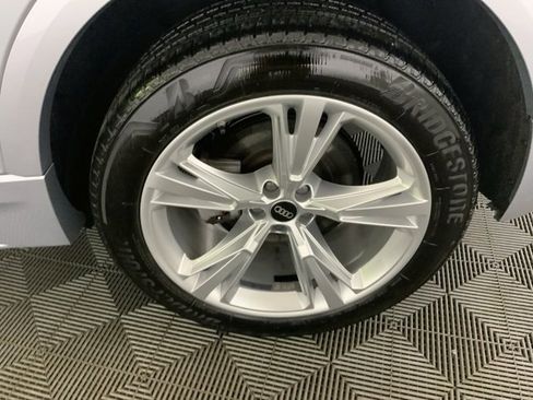 Used 2022 Audi Q8 Premium image 12