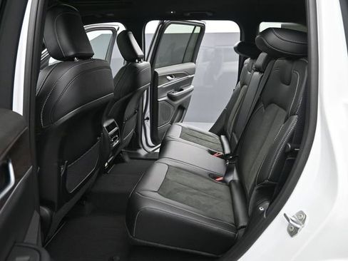 New 2026 Jeep Grand Cherokee Laredo image 13