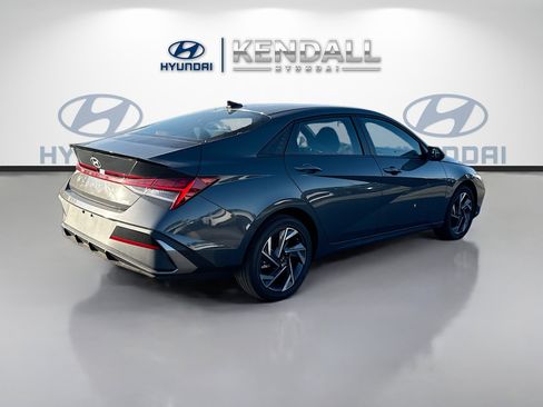New 2025 Hyundai Elantra SEL image 6