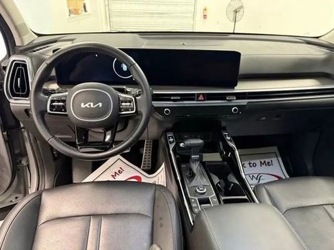 Used 2025 Kia Sorento SX FWD image 16