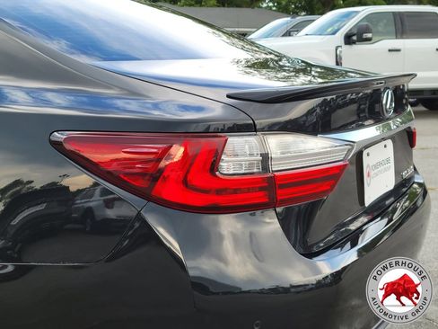 Used 2016 Lexus ES 350 w/ Luxury Package w/Wood Trim FWD image 12