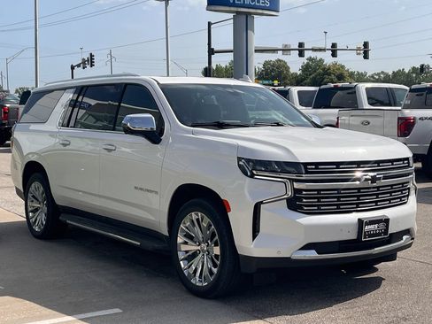 Used 2021 Chevrolet Suburban Premier AWD/4WD image 7
