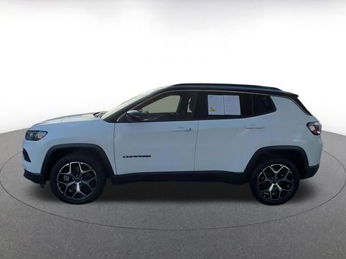 Used 2025 Jeep Compass Limited image 8
