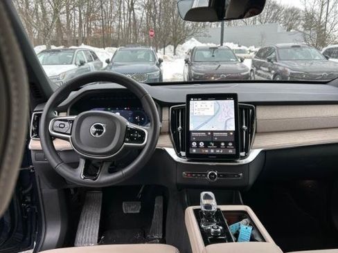 Used 2025 Volvo XC90 B6 Plus image 5