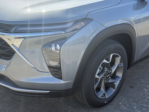 New 2026 Chevrolet Trax LT w/ Sunroof Package image 2