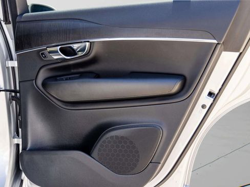 Used 2020 Volvo XC90 T5 Momentum w/ Protection Package Premier image 26