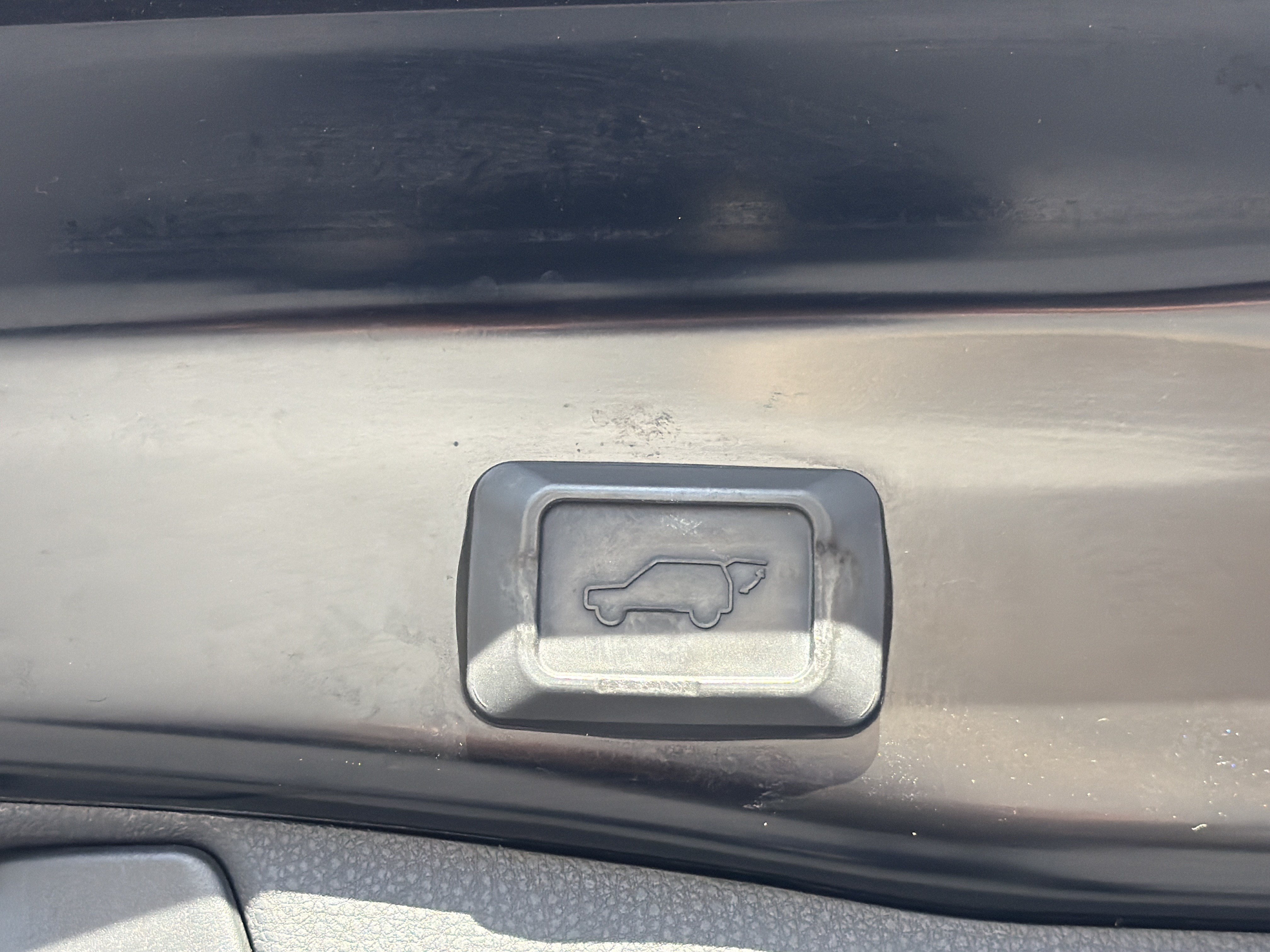 Used 2020 Toyota RAV4 XLE w/ Convenience Package FWD image 26
