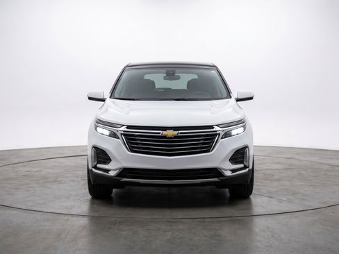 Used 2025 Chevrolet Equinox LT image 2