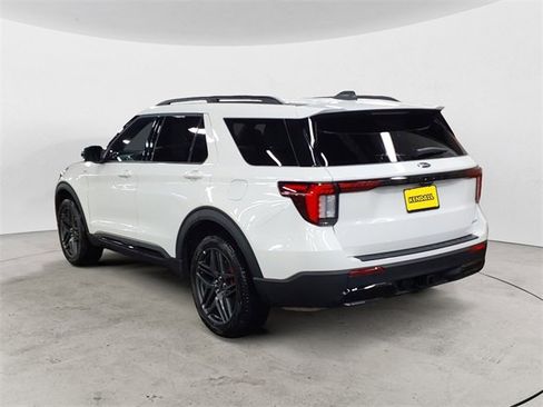 Used 2025 Ford Explorer ST-Line w/ Premium Package image 3