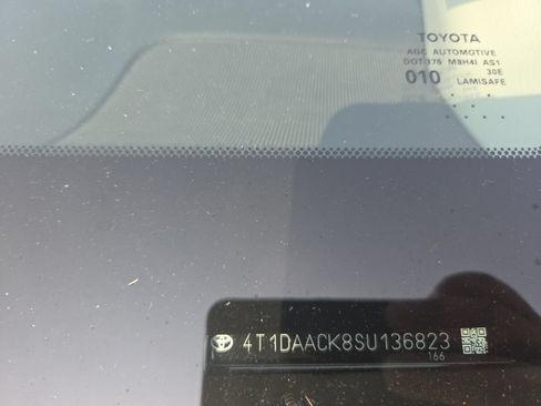 Used 2025 Toyota Camry LE FWD image 5