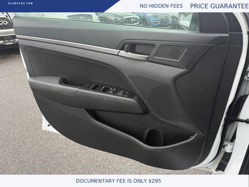 Used 2018 Hyundai Elantra SE image 18