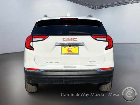 Used 2024 GMC Terrain SLT image 5
