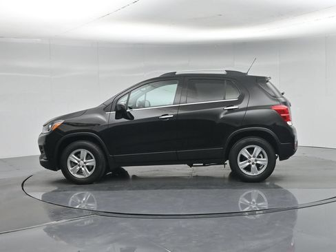 Used 2020 Chevrolet Trax LT w/ LT Convenience Package AWD/4WD image 32