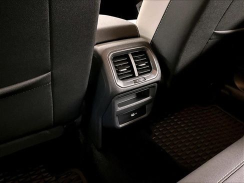 Certified 2025 Volkswagen Taos SE AWD/4WD image 38