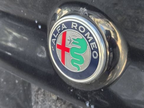 Used 2022 Alfa Romeo Giulia Ti RWD image 11