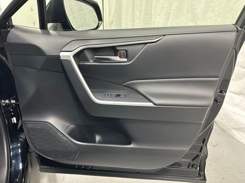 Used 2025 Toyota RAV4 XLE image 44