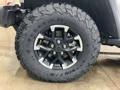 Used 2025 Jeep Wrangler Unlimited Rubicon AWD/4WD image 15