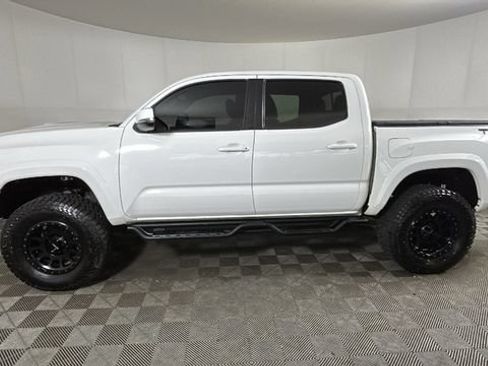 Used 2021 Toyota Tacoma TRD Sport w/ TRD Premium Sport Package AWD/4WD image 5