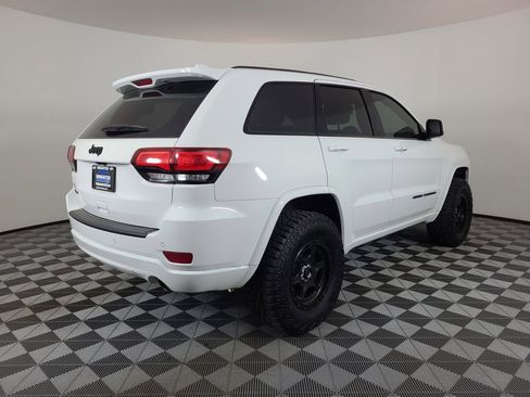 Used 2020 Jeep Grand Cherokee Altitude image 3