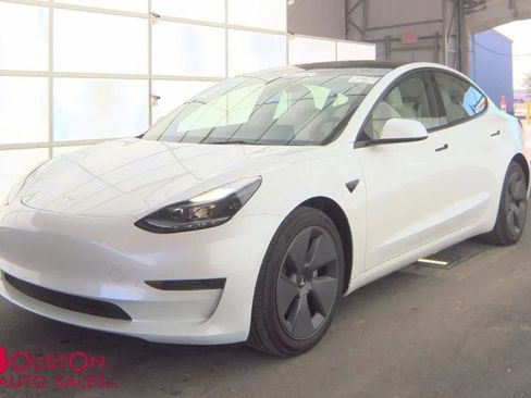 Used 2023 Tesla Model 3 Standard Range RWD image 1