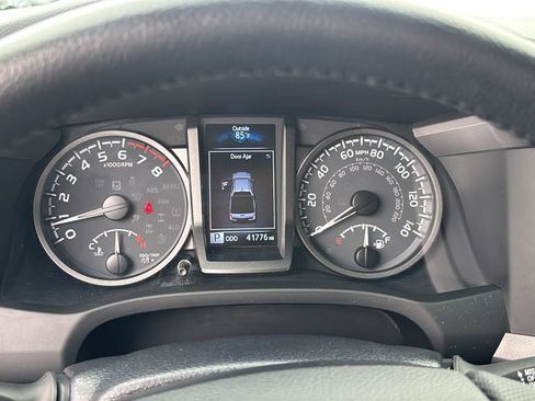 Used 2022 Toyota Tacoma TRD Sport image 16