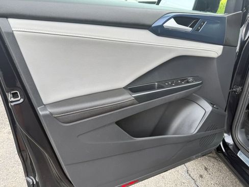 Used 2024 Volkswagen Taos SE image 9