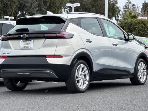Used 2023 Chevrolet Bolt EUV LT w/ Comfort Package image 5