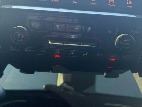 Used 2024 Jeep Grand Cherokee L Limited w/ Luxury Tech Group II image 18