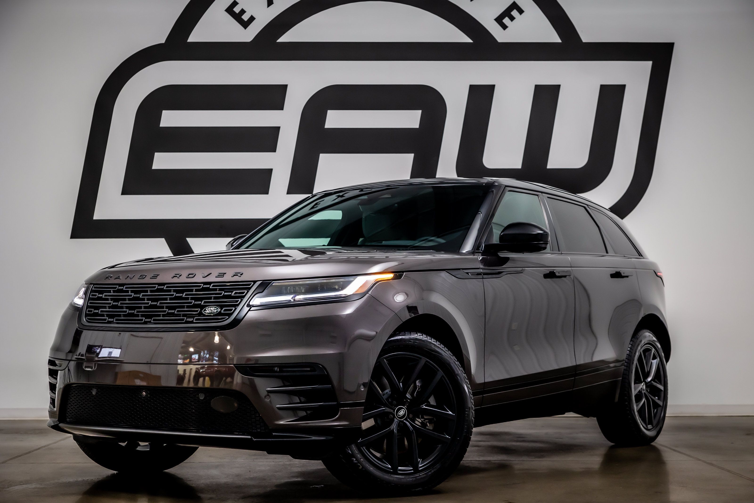 Used 2026 Land Rover Range Rover Velar Dynamic SE AWD/4WD image 1