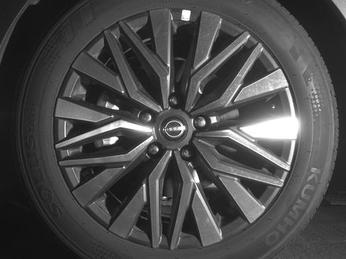 Used 2025 Nissan Altima 2.5 SV FWD image 12