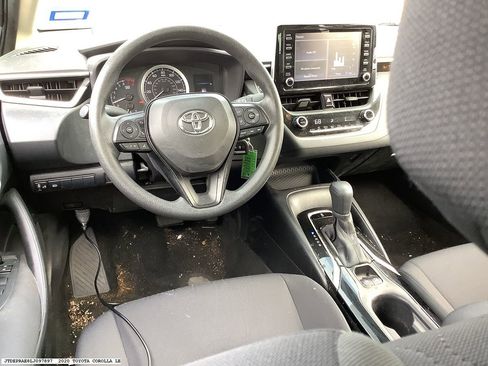 Used 2020 Toyota Corolla LE image 8