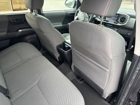 Used 2022 Toyota Tacoma SR5 w/ Technology Package RWD image 18