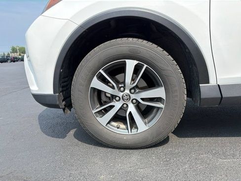 Used 2018 Toyota RAV4 XLE AWD/4WD image 11