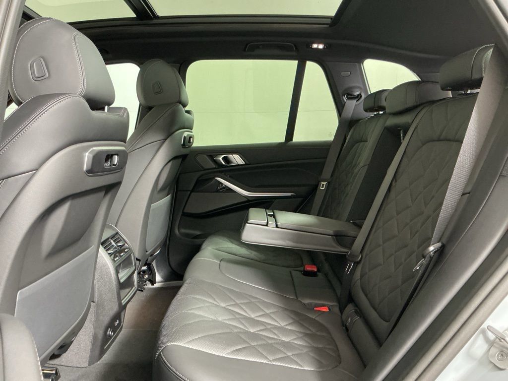 Used 2026 BMW X5 sDrive40i w/ M Sport Package RWD image 29
