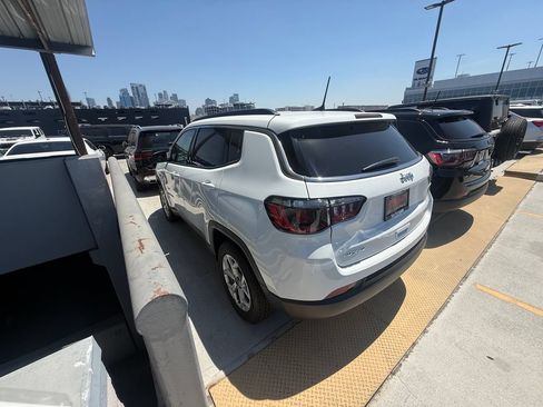 Used 2026 Jeep Compass Latitude AWD/4WD image 4