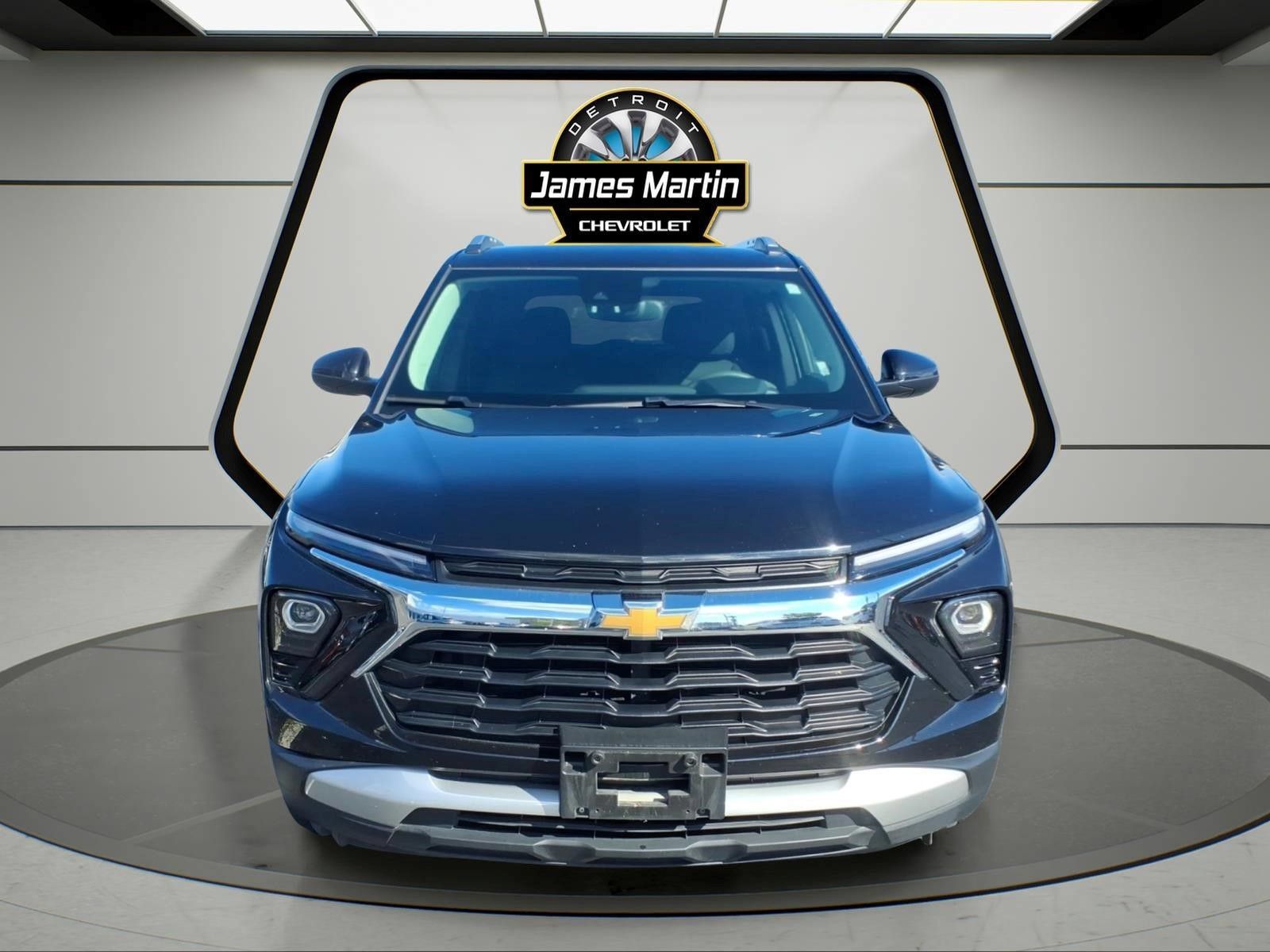 Used 2025 Chevrolet TrailBlazer LT AWD/4WD image 2