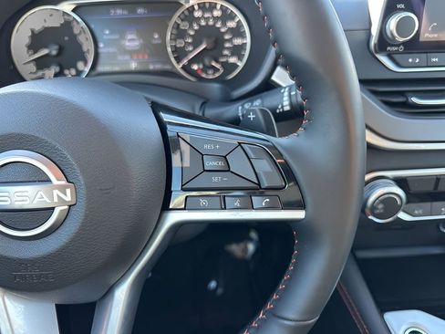 Used 2025 Nissan Altima 2.5 SR image 15