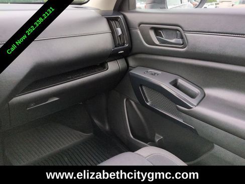 Used 2025 Nissan Pathfinder SV FWD image 19