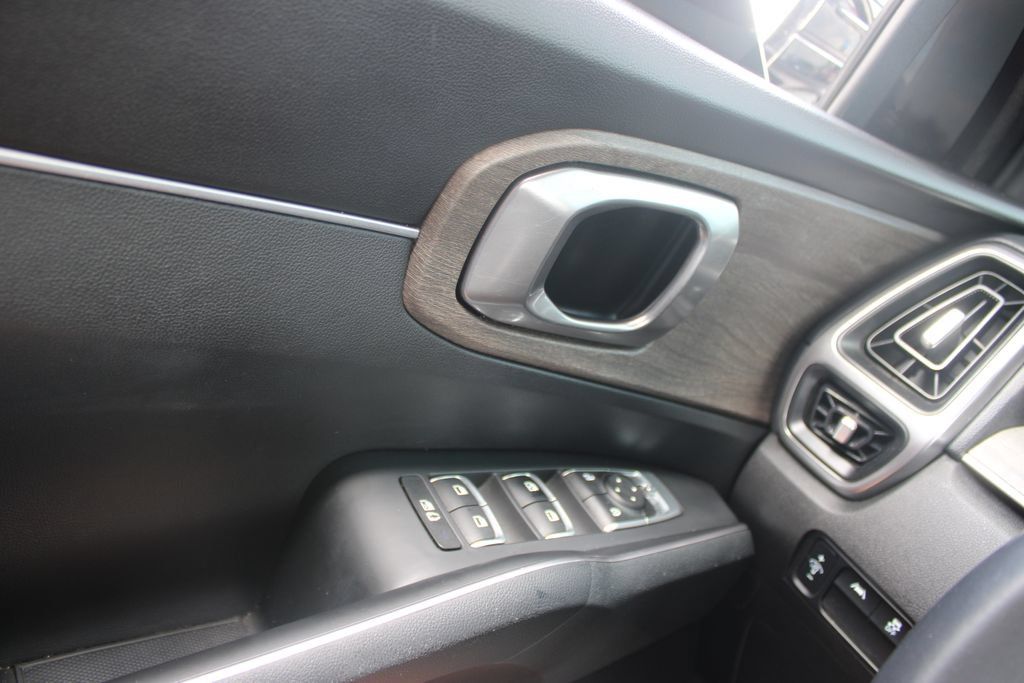 Used 2023 Kia Sorento S w/ Panoramic Sunroof Package AWD/4WD image 44