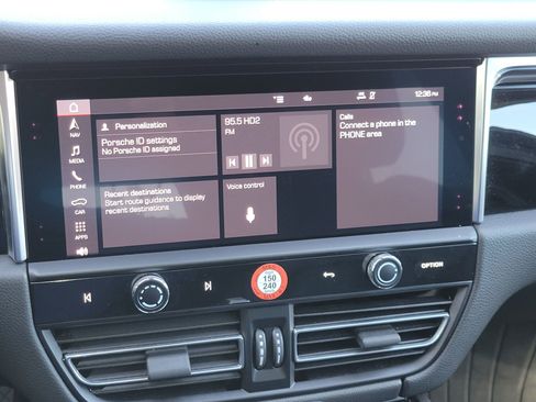 Used 2024 Porsche Macan image 17