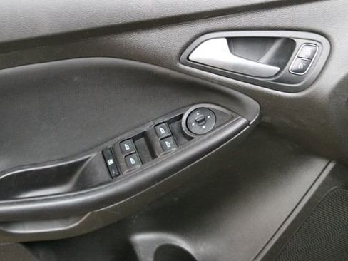 Used 2016 Ford Focus SE FWD image 13