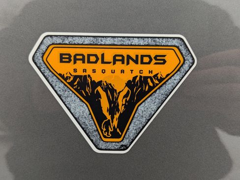 Used 2021 Ford Bronco Badlands image 9
