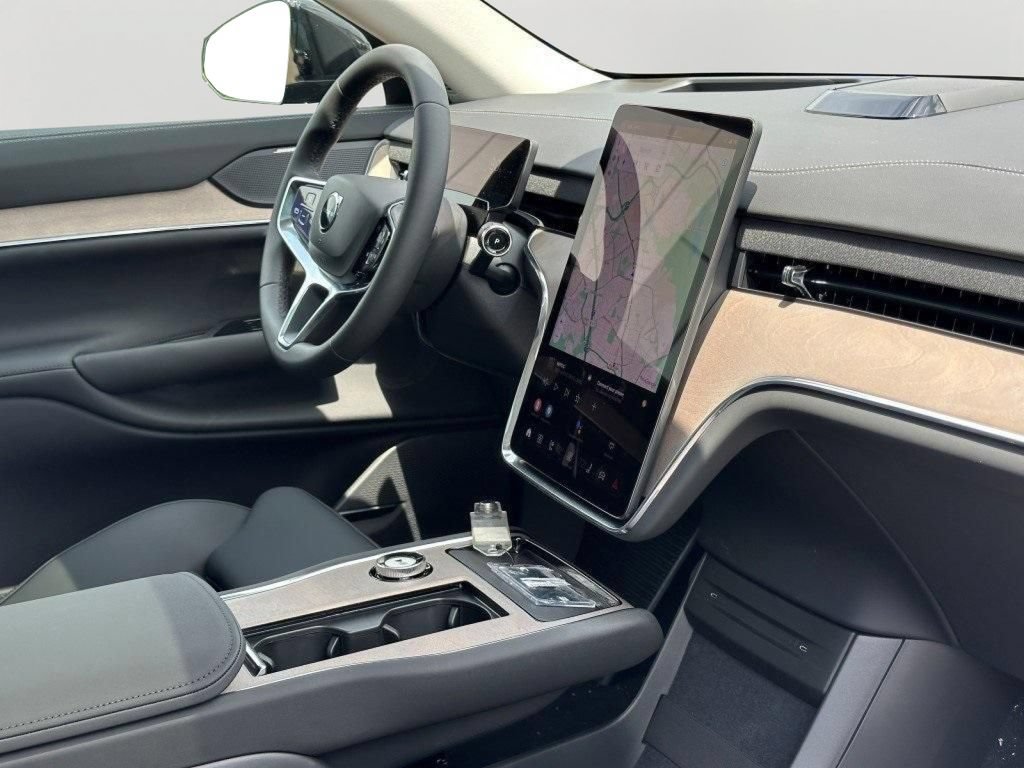 Certified 2025 Volvo EX90 Plus AWD/4WD image 10