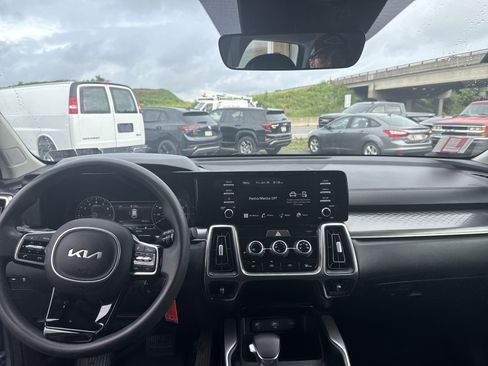 Used 2023 Kia Sorento LX AWD/4WD image 15